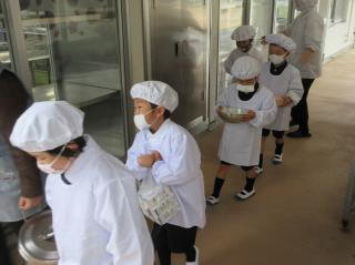 1年生 給食開始