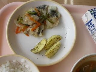 全校 万倉小学校産ジャガイモが給食献立に登場