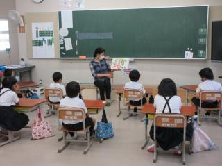 1・2・5・6年生 2学期最初の読み聞かせ