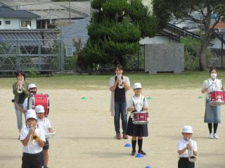 全校 運動場で保護者と合同練習