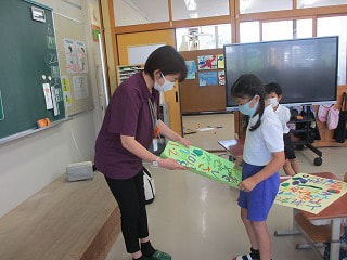 1・2年生 新鮮野菜販売「1・2年やおや」(生活科)