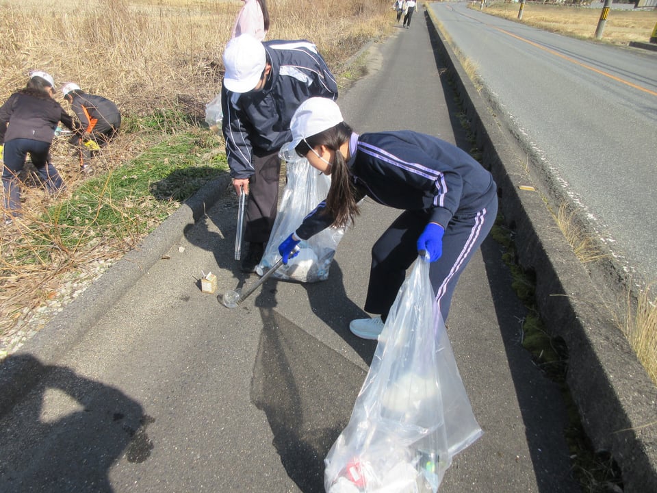 昨年度の清掃ボランティア(卒業前)の様子