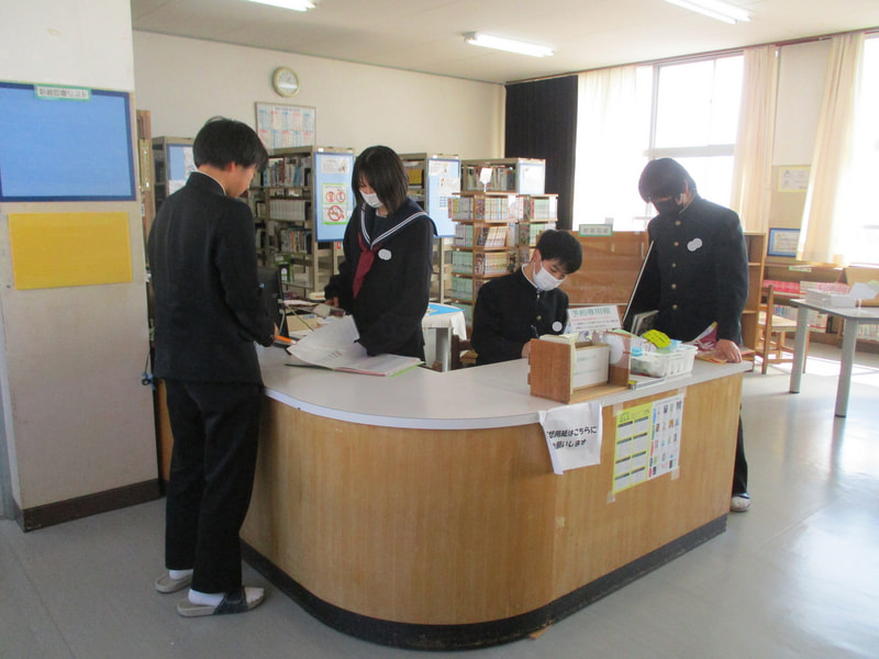 昼休みの光景