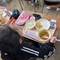 1年生給食開始~地域の方にお世話になっています~