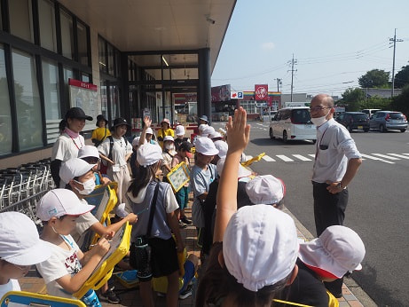スーパーマーケットの見学(3年生)