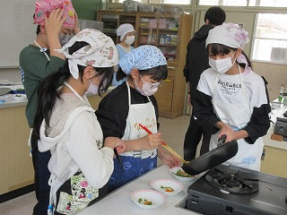 調理実習、再開!(6年 家庭科)