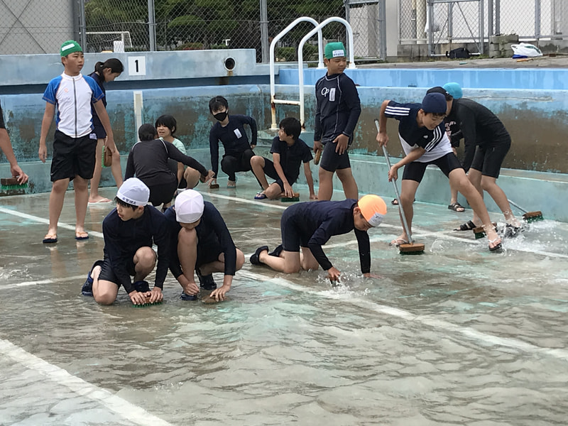 プールそうじ