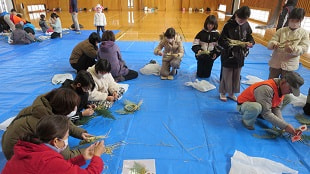 輪飾りづくり教室１.jpg
