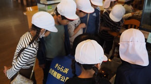 １・２年社会見学２.jpg